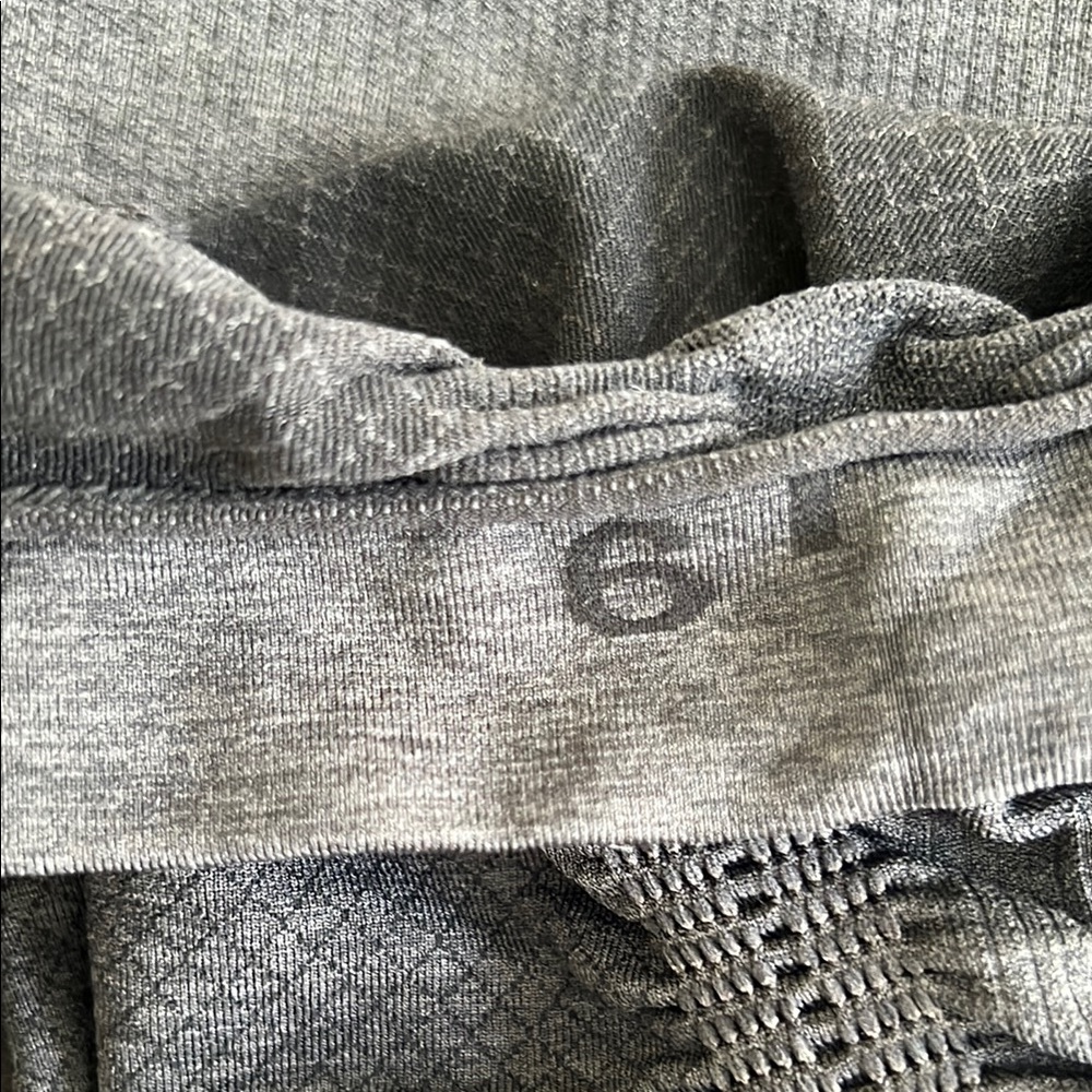 Lululemon Seamless Cropped  Ruched Leggings - Picture 4 of 7